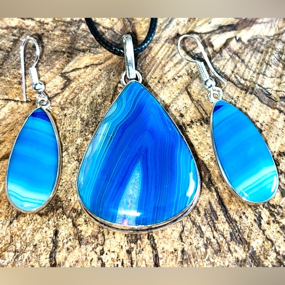 Blue Botswana Lace Agate Pendant & Earrings - Picture 3 of 11